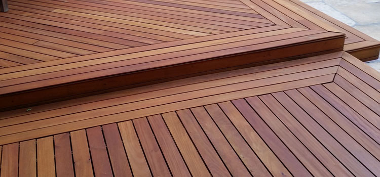 Redwood Decking Material in Santa Clarita, CA